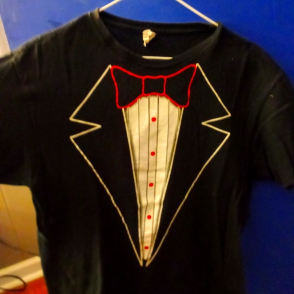 Medium t-shirt, tuxedo print t-shirt